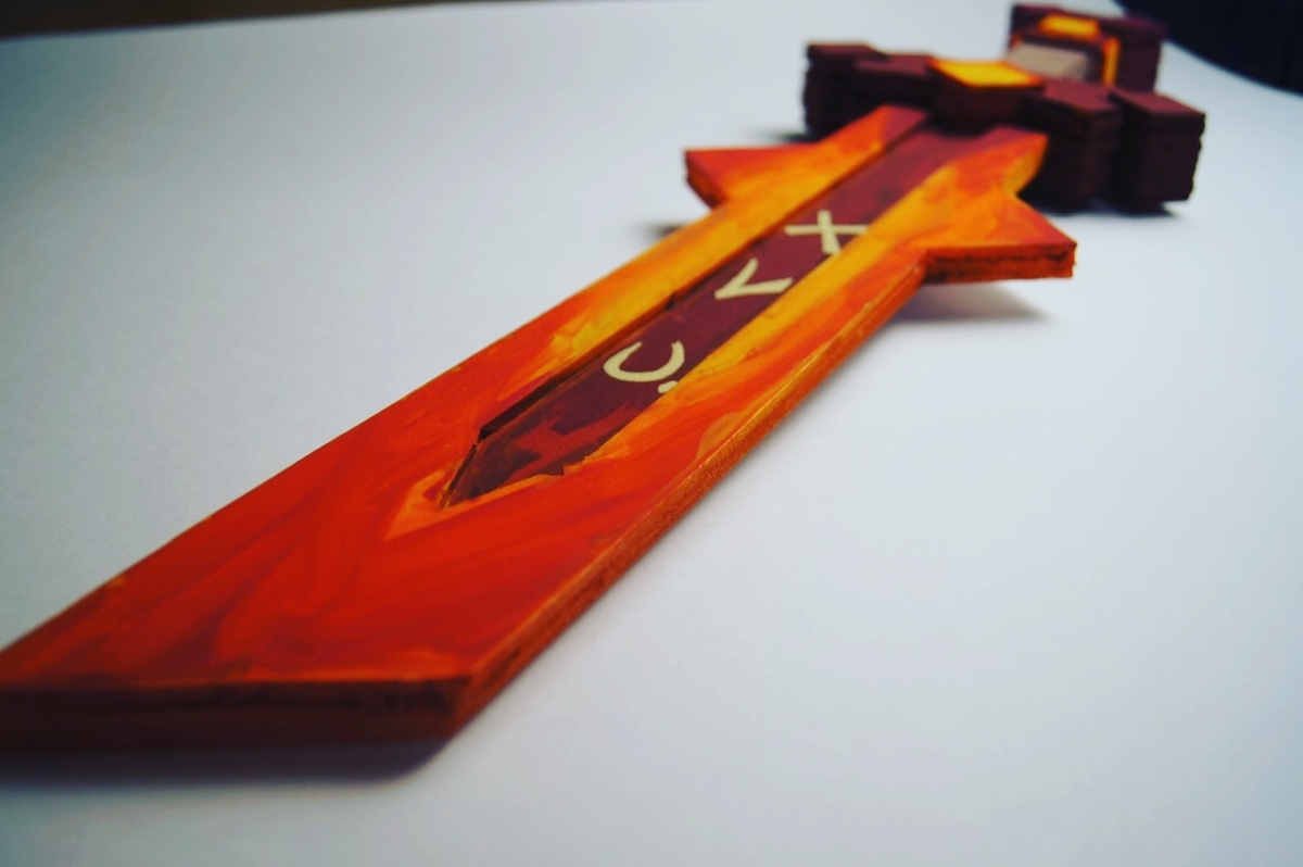 Реплика огненного меча Hytale ручной работы с оранжевым лезвием и деревянной рукоятью